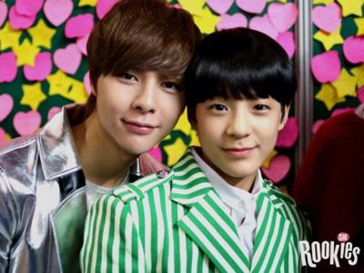 Serunya Para Member Pria SMRookies di Balik Panggung Festival 'SMTOWN Week'!